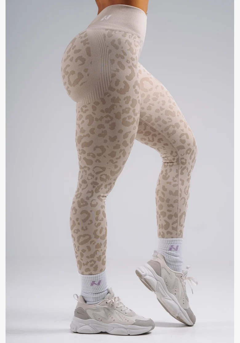 NEBBIA Kompresní push-up legíny s leopardím vzorem PRIMAL krémové