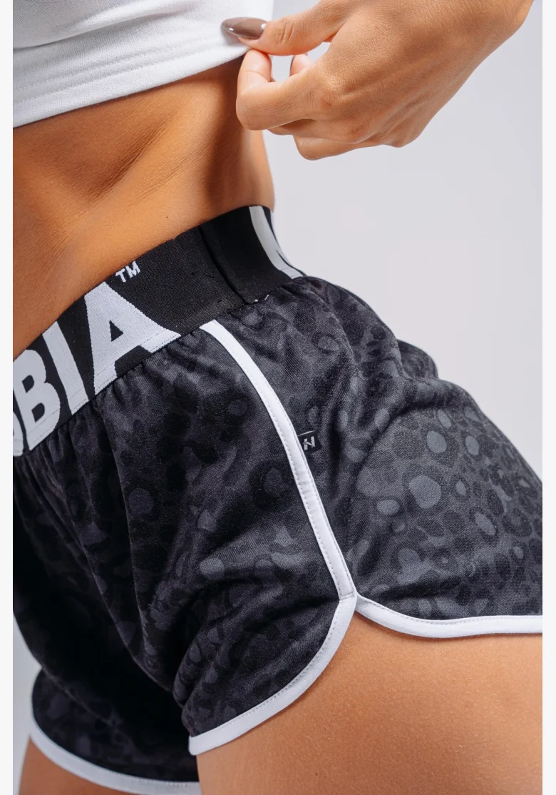 NEBBIA Tréninkové šortky s leopardím vzorem PRIMAL černé