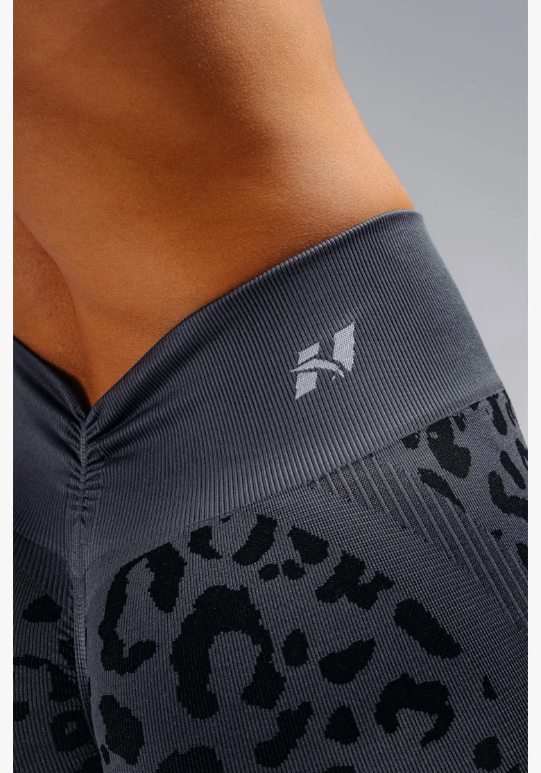 NEBBIA Kompresní push-up šortky s leopardím vzorem PRIMAL černé