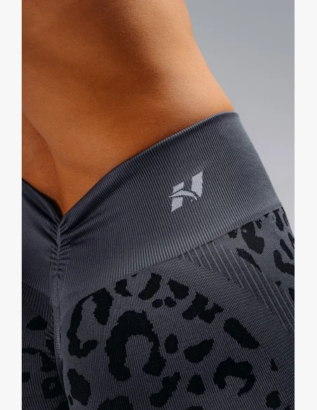 NEBBIA Kompresní push-up šortky s leopardím vzorem PRIMAL černé