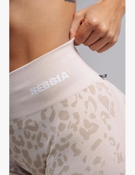 NEBBIA Kompresní push-up šortky s leopardím vzorem PRIMAL krémové