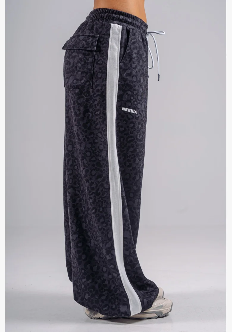 NEBBIA Baggy tepláky s leopardím vzorem PRIMAL černé