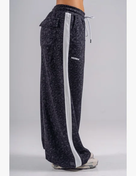 NEBBIA Baggy tepláky s leopardím vzorem PRIMAL černé