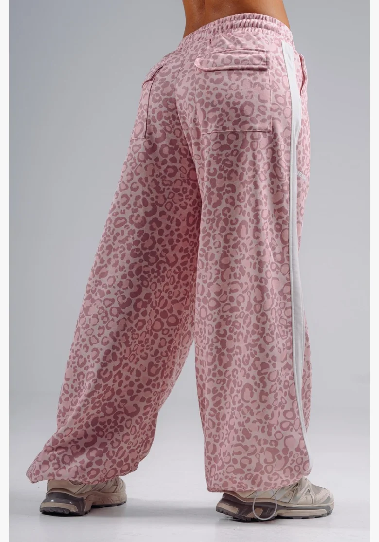 NEBBIA Baggy tepláky s leopardím vzorem PRIMAL růžové