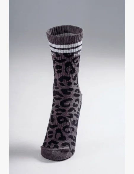 NEBBIA Crew ponožky s leopardím vzorem PRIMAL černé