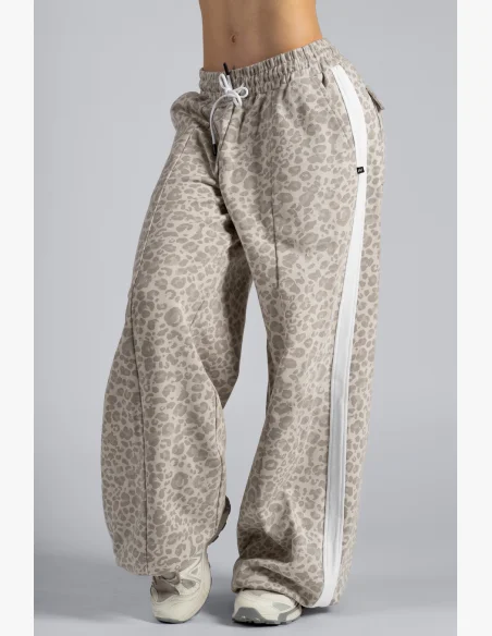 NEBBIA Baggy tepláky s leopardím vzorem PRIMAL krémové