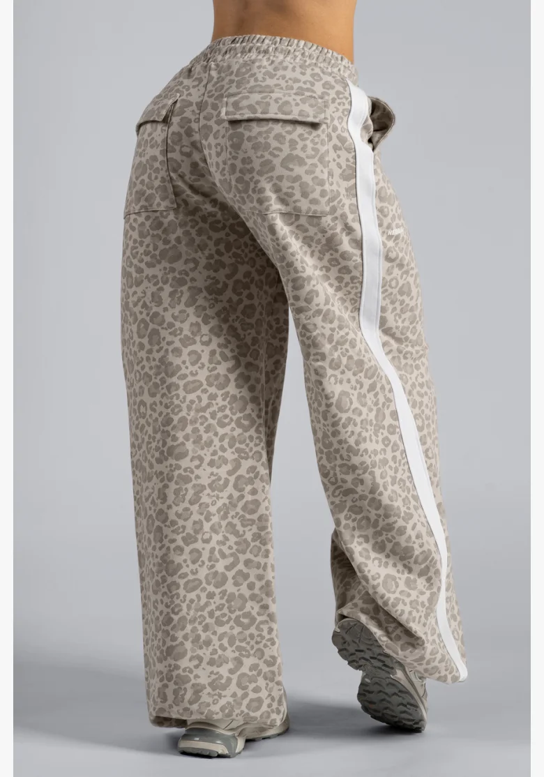 NEBBIA Baggy tepláky s leopardím vzorem PRIMAL krémové