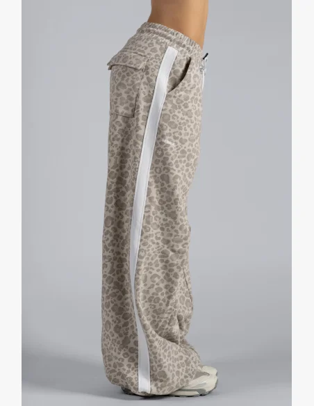 NEBBIA Baggy tepláky s leopardím vzorem PRIMAL krémové