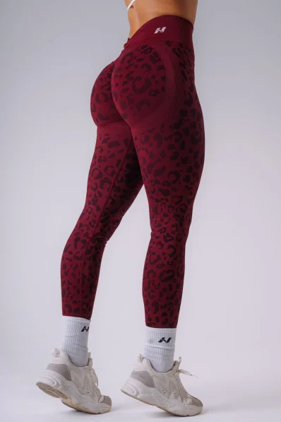 NEBBIA Kompresní push-up legíny s leopardím vzorem PRIMAL wine