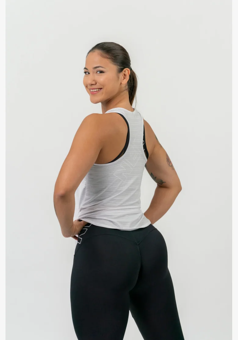 NEBBIA • FIT Activewear tílko “Airy” s reflexním logem • NEBBIAshop.cz