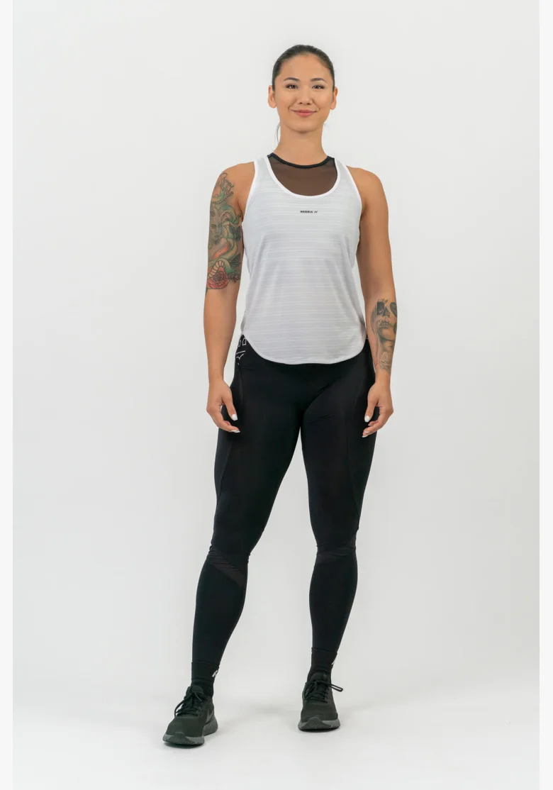 NEBBIA • FIT Activewear tílko “Airy” s reflexním logem • NEBBIAshop.cz