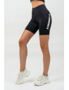 Prodloužený střih dámských šortek nabízí neomezené možnosti pro jakýkoli trénink.