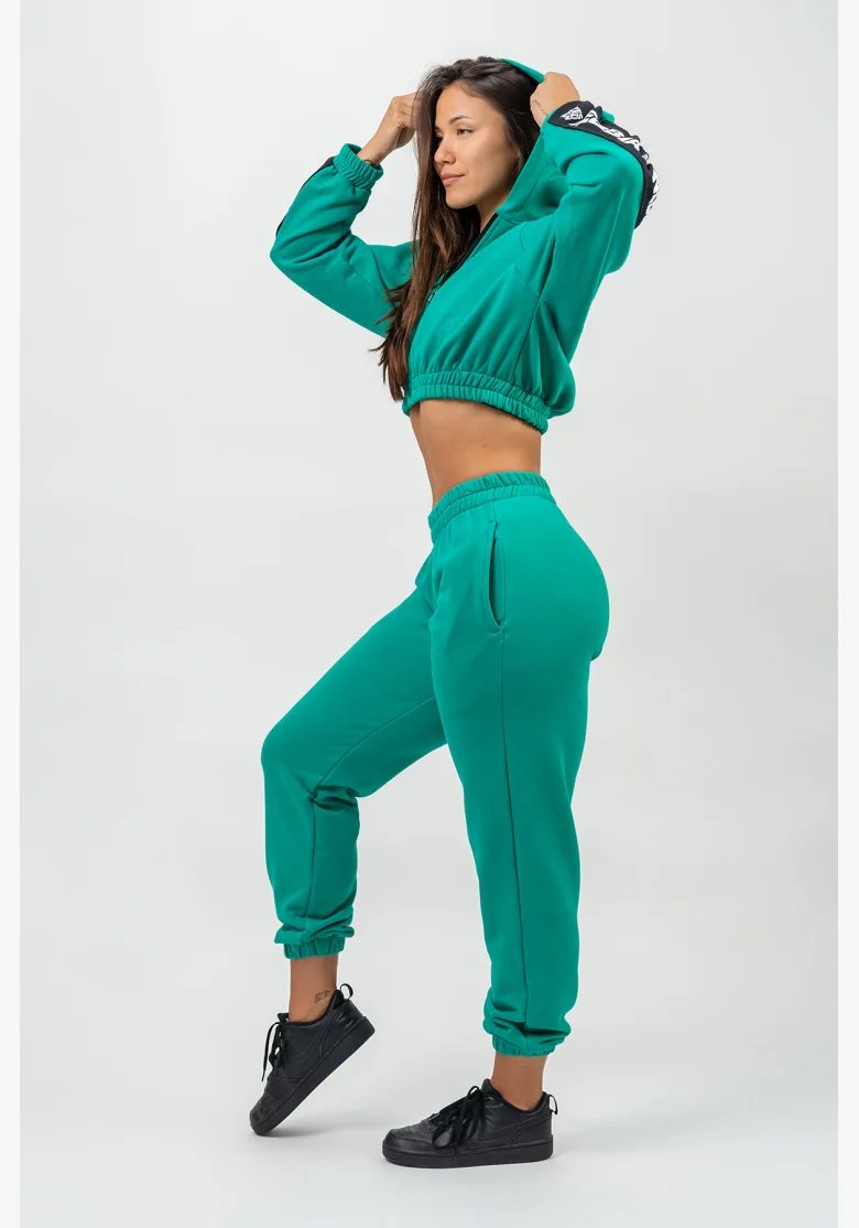 NEBBIA • Sportovní volné tepláky GYM TIME zelená • Nebshop.cz