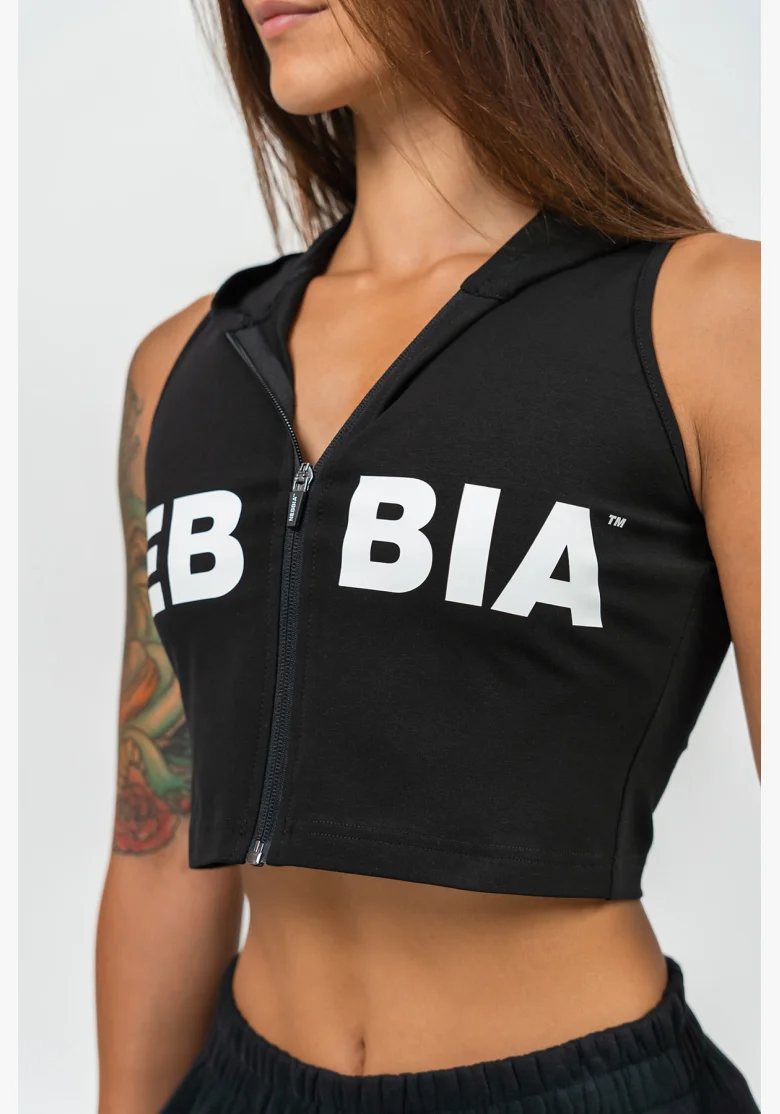 NEBBIA • Crop mikina bez rukávů MUSCLE MOMMY černá • Nebshop.cz
