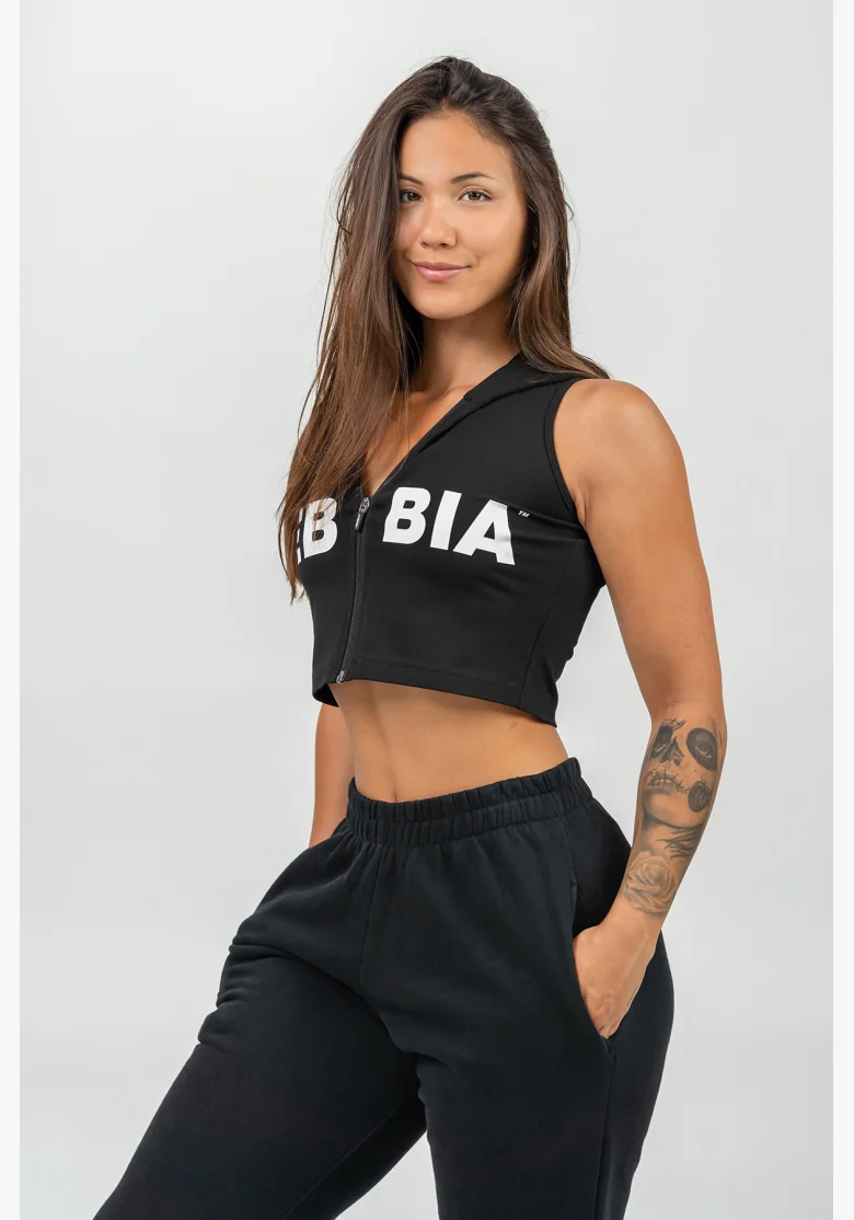 NEBBIA • Crop mikina bez rukávů MUSCLE MOMMY černá • Nebshop.cz