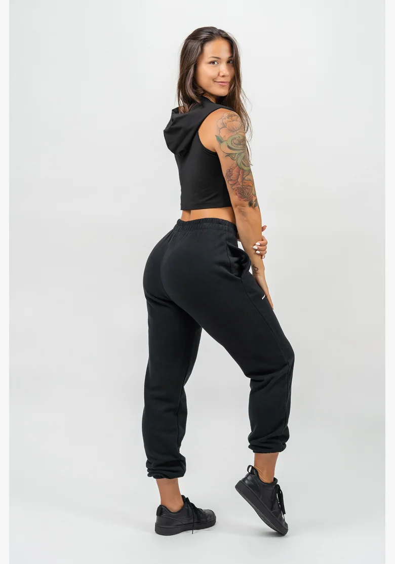 NEBBIA • Crop mikina bez rukávů MUSCLE MOMMY černá • Nebshop.cz