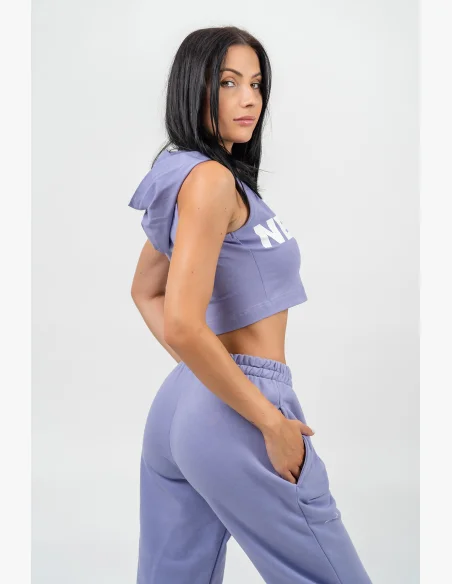 NEBBIA • Crop mikina bez rukávů MUSCLE MOMMY fialova • Nebshop.cz
