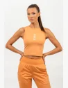 Toto crop top tílko z kolekce Elite zní opravdu úžasně! Kombinace ženské elegance a síly je vždy vítaná a zdá se, že tohle tílko to dokonale zosobňuje.
