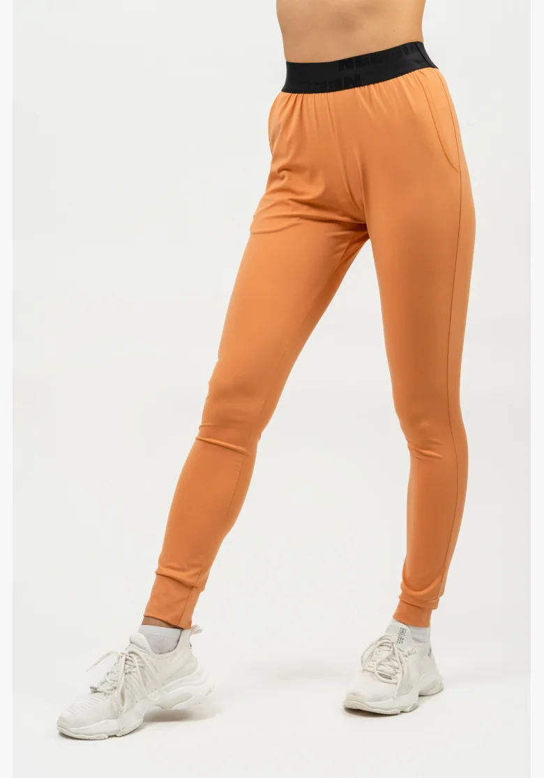NEBBIA • Slim fit legíny s kapsami GYM SPIRIT oranžová • Nebshop.cz
