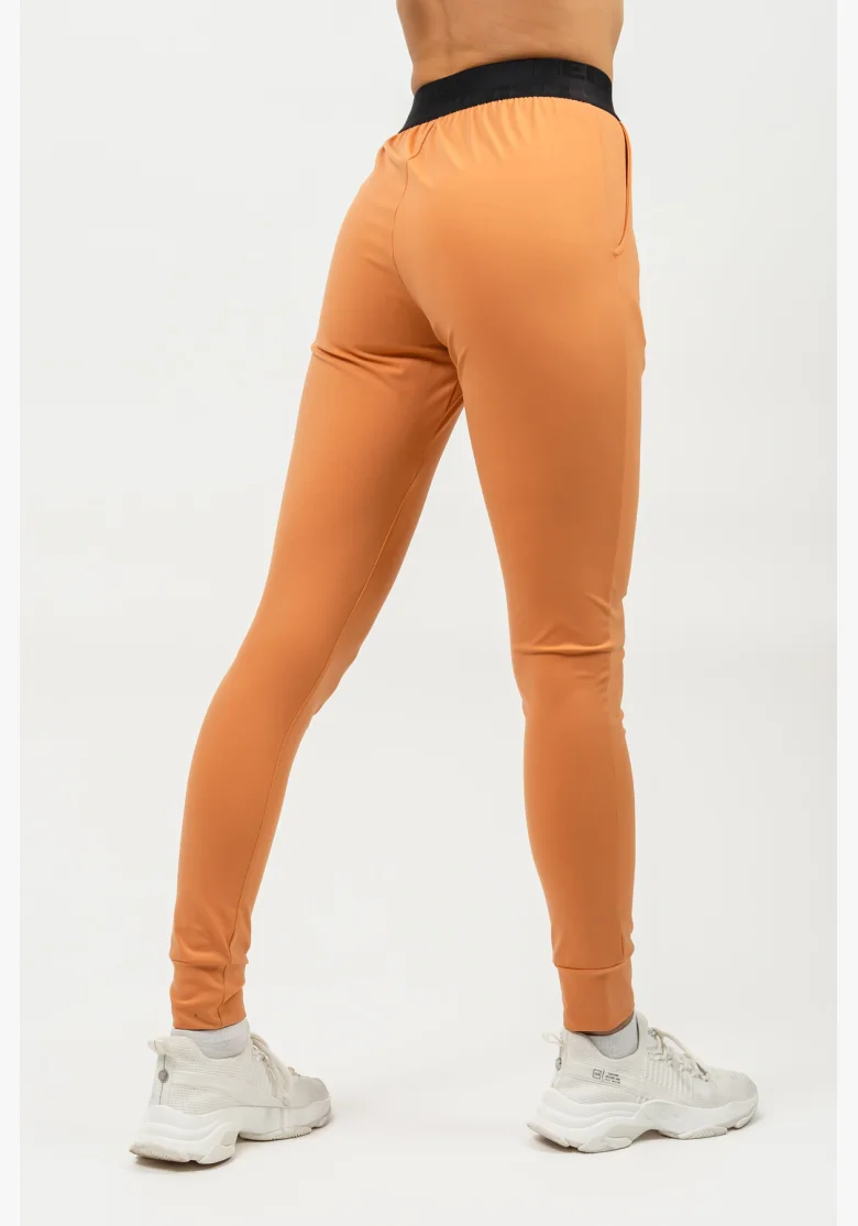 NEBBIA • Slim fit legíny s kapsami GYM SPIRIT oranžová • Nebshop.cz