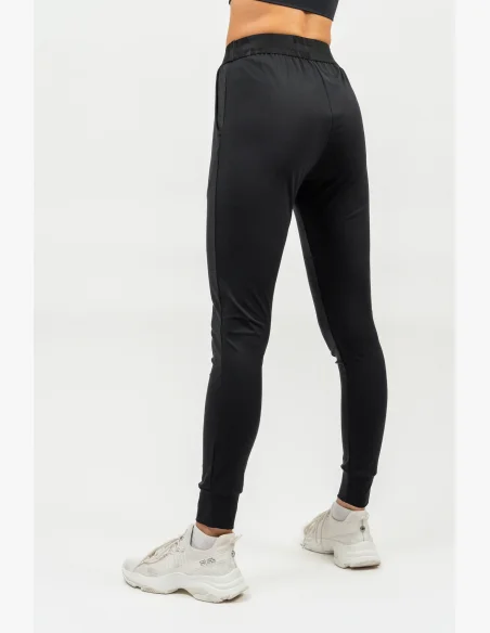 NEBBIA • Slim fit legíny s kapsami GYM SPIRIT černá • Nebshop.cz