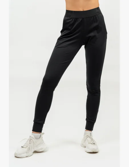 NEBBIA • Slim fit legíny s kapsami GYM SPIRIT černá • Nebshop.cz