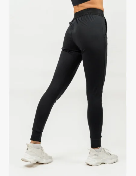 NEBBIA • Slim fit legíny s kapsami GYM SPIRIT černá • Nebshop.cz