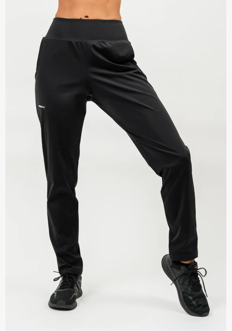 NEBBIA • Slim fit legíny s kapsami SLEEK černá • Nebshop.cz