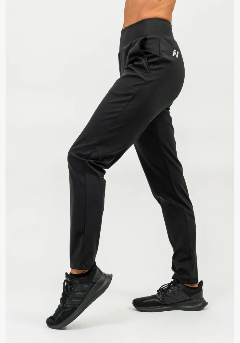 NEBBIA • Slim fit legíny s kapsami SLEEK černá • Nebshop.cz