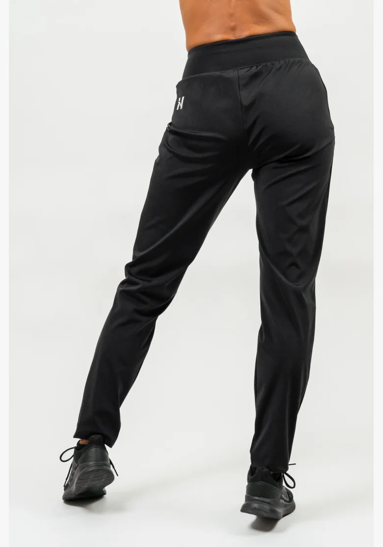 NEBBIA • Slim fit legíny s kapsami SLEEK černá • Nebshop.cz