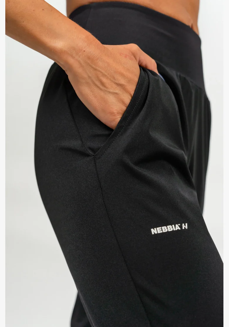 NEBBIA • Slim fit legíny s kapsami SLEEK černá • Nebshop.cz