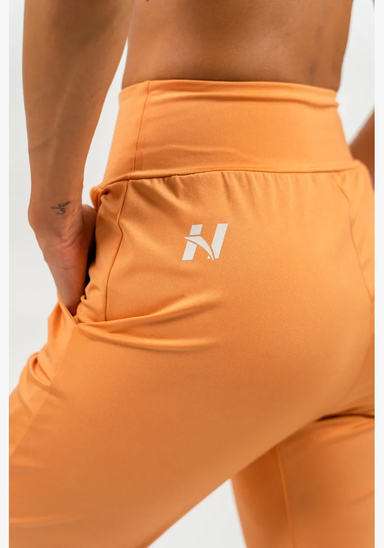 NEBBIA • Slim fit legíny s kapsami SLEEK oranžová • Nebshop.cz