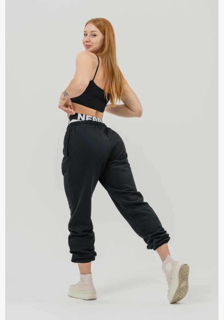 NEBBIA • Sportovní tepláky MUSCLE MOMMY černá • Nebshop.cz