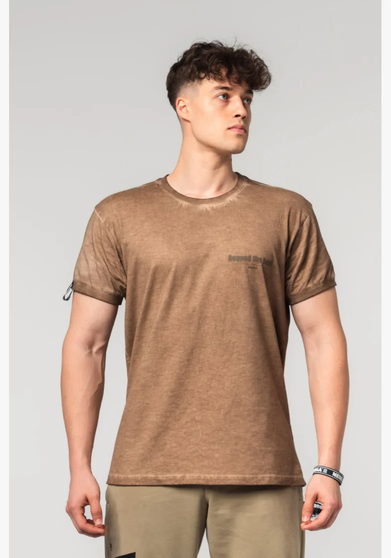 NEBBIA • NEBBIA Washed-off bavlnený tričko MAX OUT hnědé • Nebshop.cz