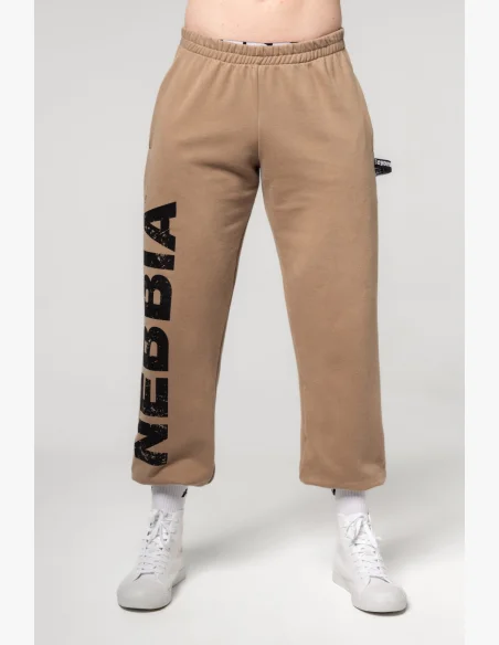 NEBBIA • NEBBIA Volné baggy tepláky s kapsami GYM BRO hnědé • Nebshop.cz