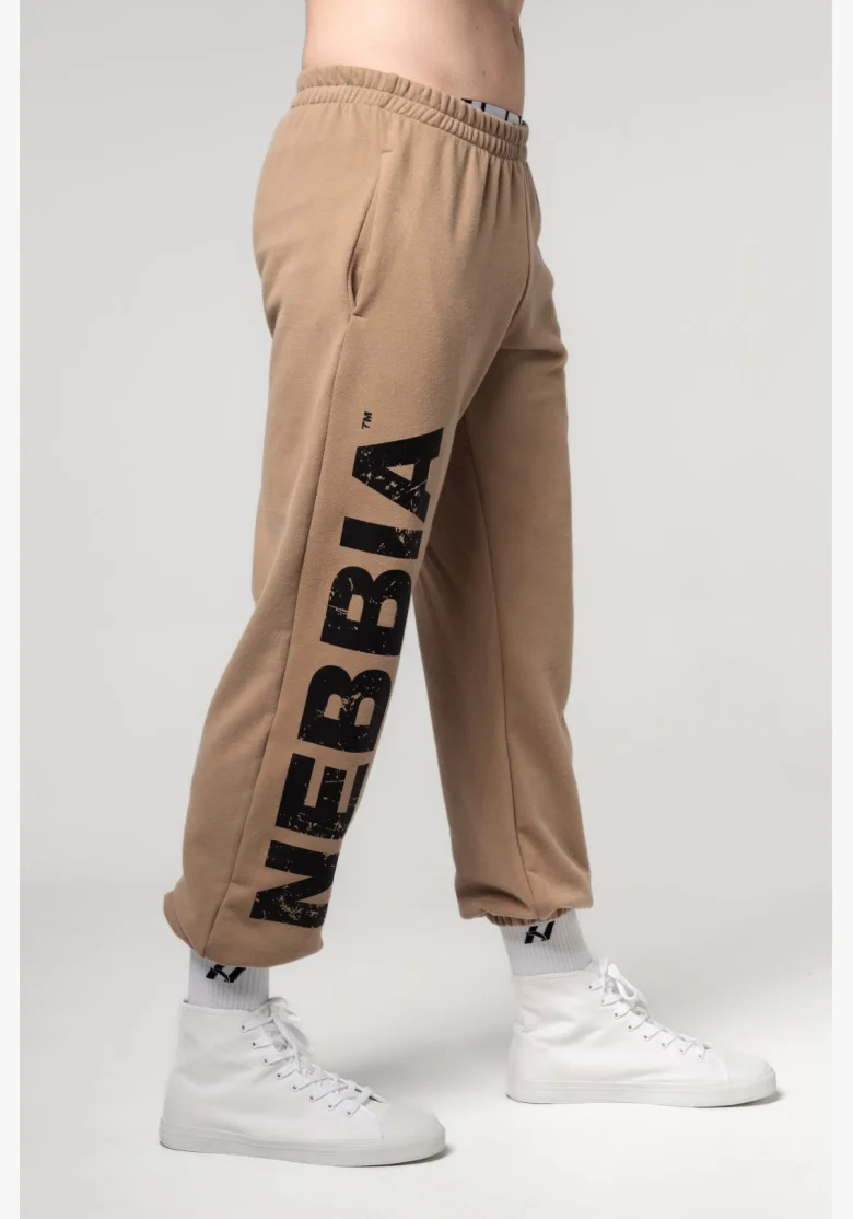 NEBBIA • NEBBIA Volné baggy tepláky s kapsami GYM BRO hnědé • Nebshop.cz