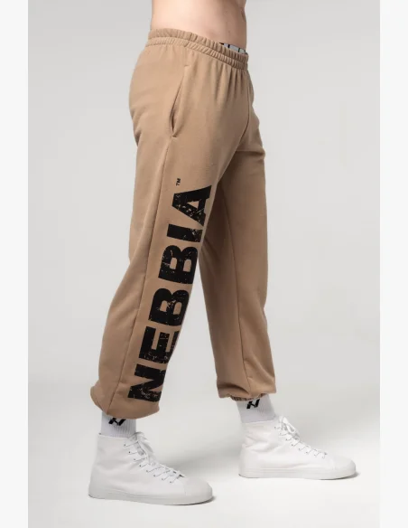 NEBBIA • NEBBIA Volné baggy tepláky s kapsami GYM BRO hnědé • Nebshop.cz