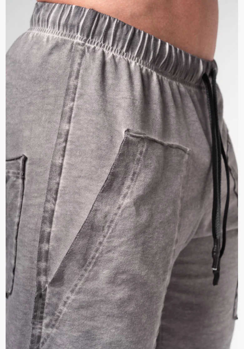 NEBBIA • NEBBIA Washed-off tepláky s kapsami NO SHORTCUTS šedé • Nebshop.cz