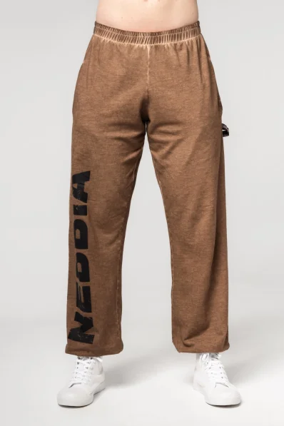 NEBBIA • NEBBIA Washed-off volné baggy tepláky s kapsami GYM BRO hnědé • Nebshop.cz