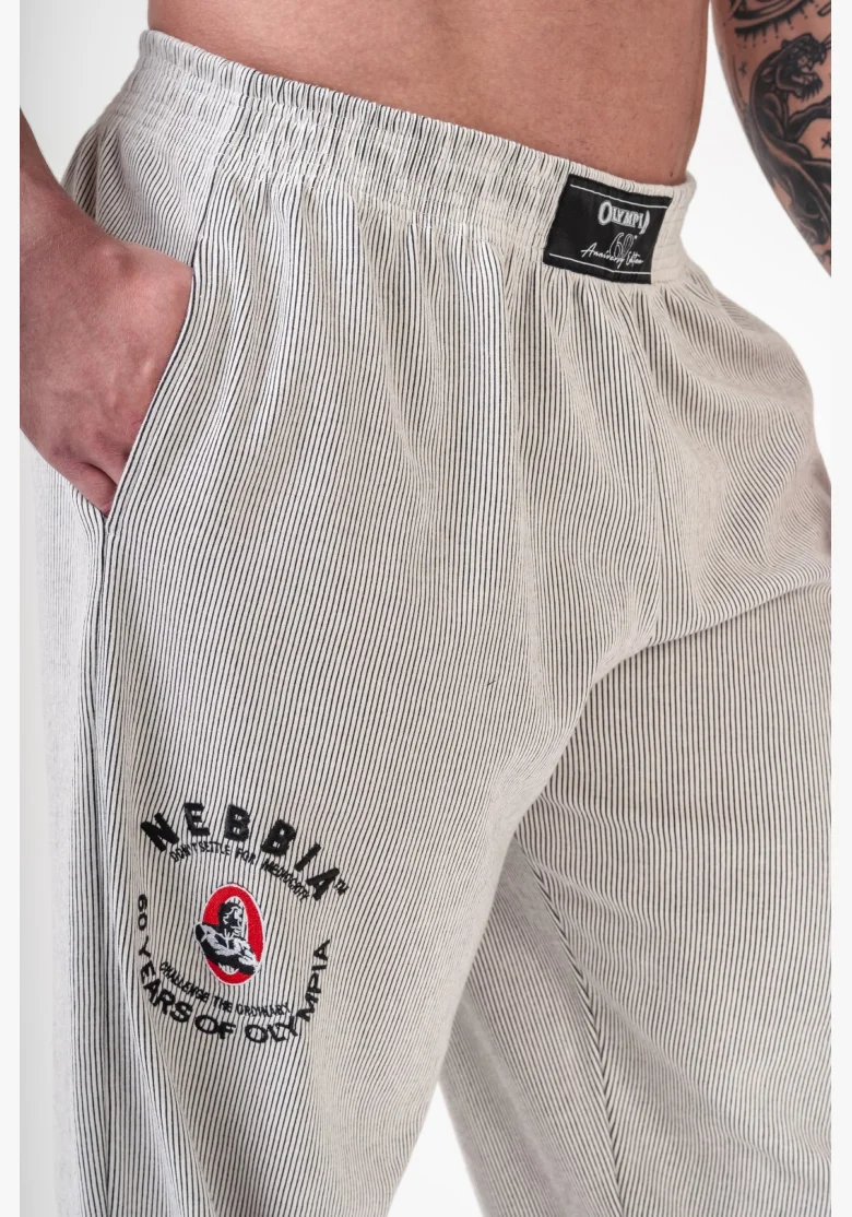 NEBBIA • NEBBIA Oversized tepláky SIGNATURE černé • Nebshop.cz