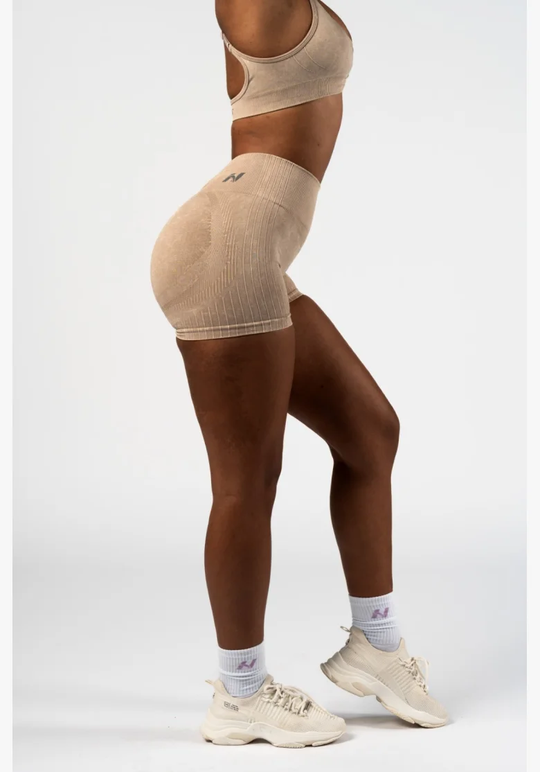 NEBBIA • NEBBIA Bezešvé push-up šortky s vysokým pasem TOTALLY SEAMLESS krémové • Nebshop.cz
