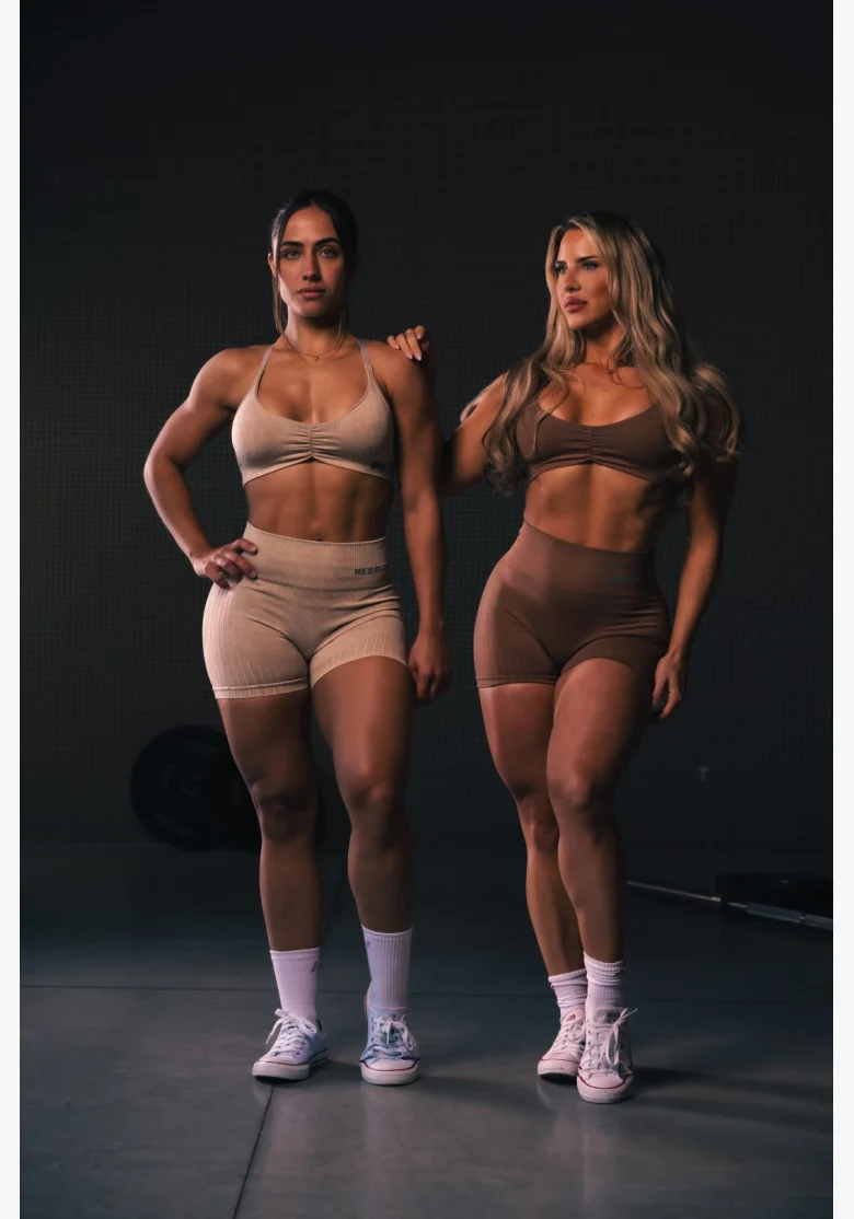 NEBBIA • NEBBIA Sportovní podprsenka se střední oporou  TOTALLY SEAMLESS hnědá • Nebshop.cz