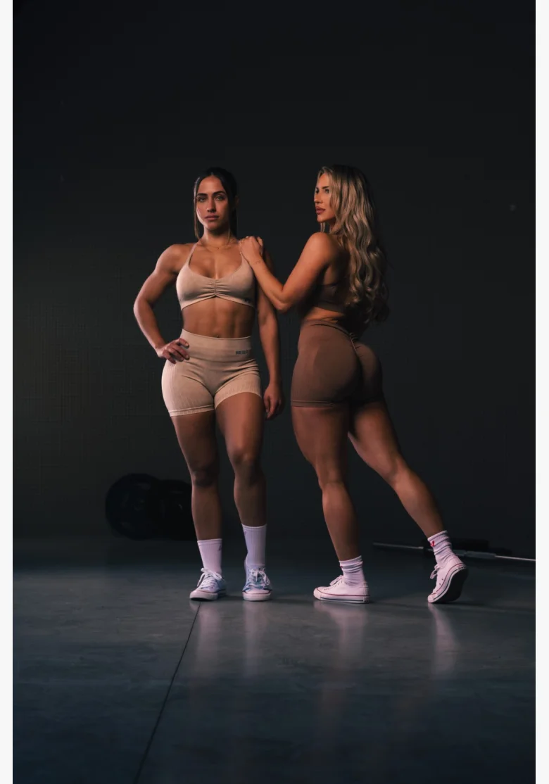 NEBBIA • NEBBIA Sportovní podprsenka se střední oporou  TOTALLY SEAMLESS hnědá • Nebshop.cz