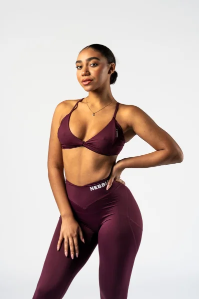 NEBBIA • NEBBIA Sportovní podprsenka se střední oporou TWIST-KNOT bordová • Nebshop.cz