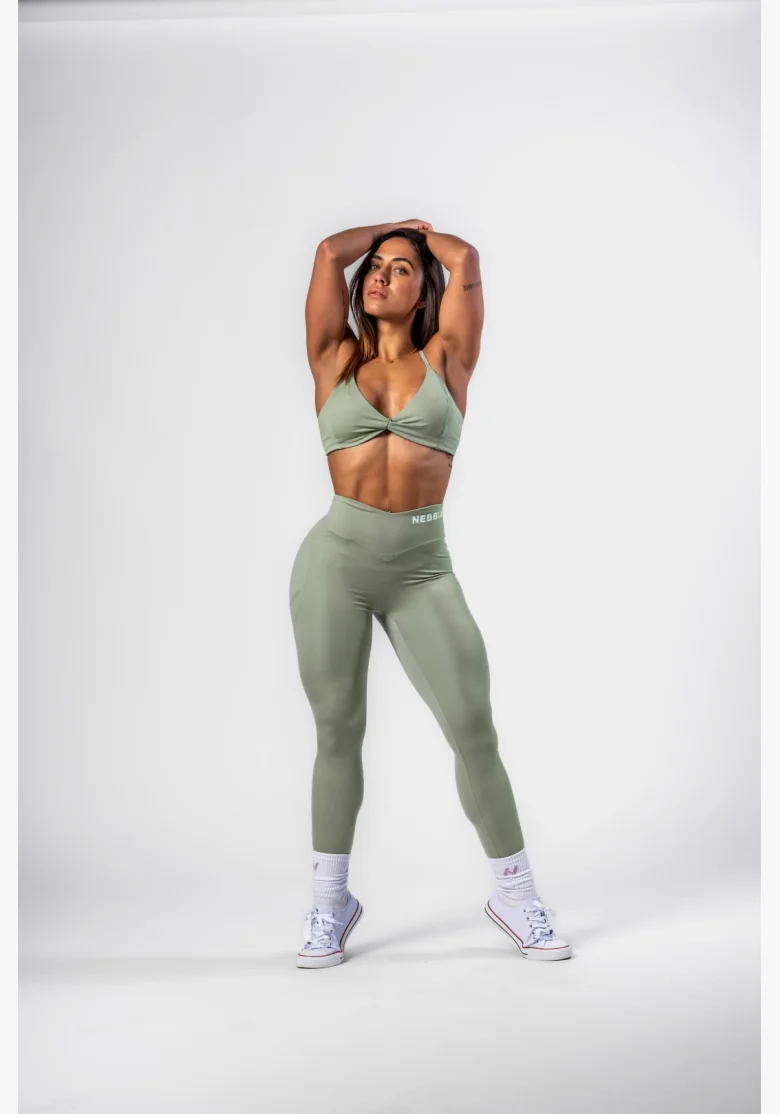 NEBBIA • NEBBIA Sportovní podprsenka se střední oporou TWIST-KNOT světle zelená • Nebshop.cz