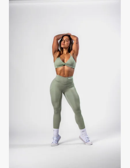 NEBBIA • NEBBIA Sportovní podprsenka se střední oporou TWIST-KNOT světle zelená • Nebshop.cz
