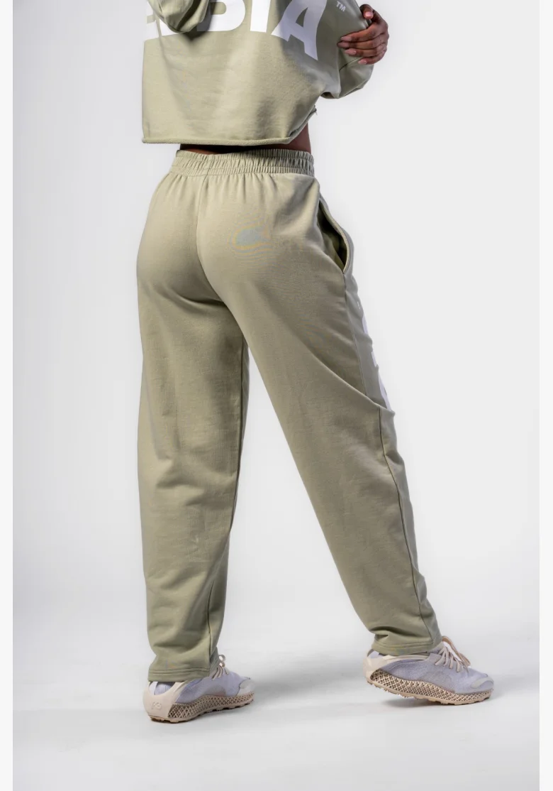 NEBBIA • NEBBIA Volné baggy tepláky BOYFRIEND STYLE světle zelené • Nebshop.cz