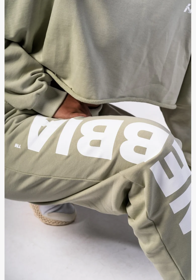 NEBBIA • NEBBIA Volné baggy tepláky BOYFRIEND STYLE světle zelené • Nebshop.cz