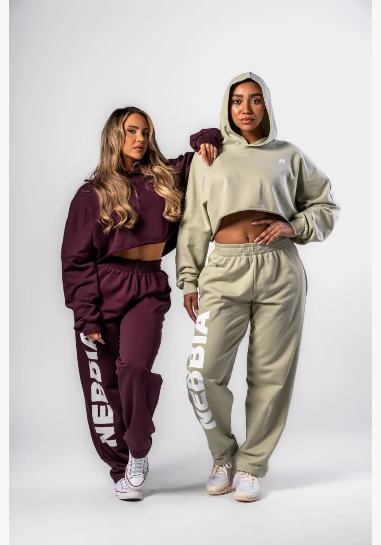 NEBBIA • NEBBIA Oversized mikina s kapucí OWN YOUR POWER světle zelená • Nebshop.cz