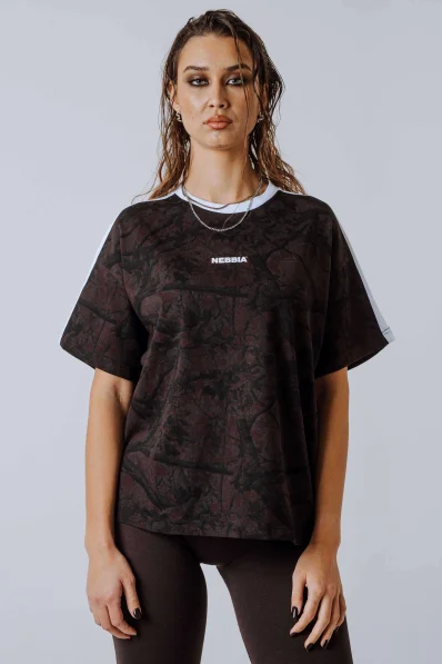 NEBBIA Relaxed fit tričko POWER camo hnědé